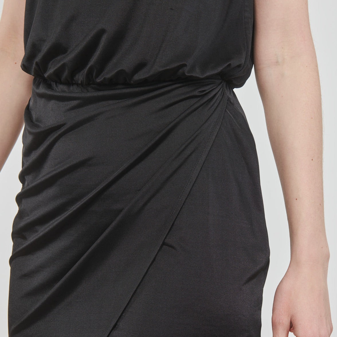 ABITO GUESS GATHERING POPLIA CORTO MC