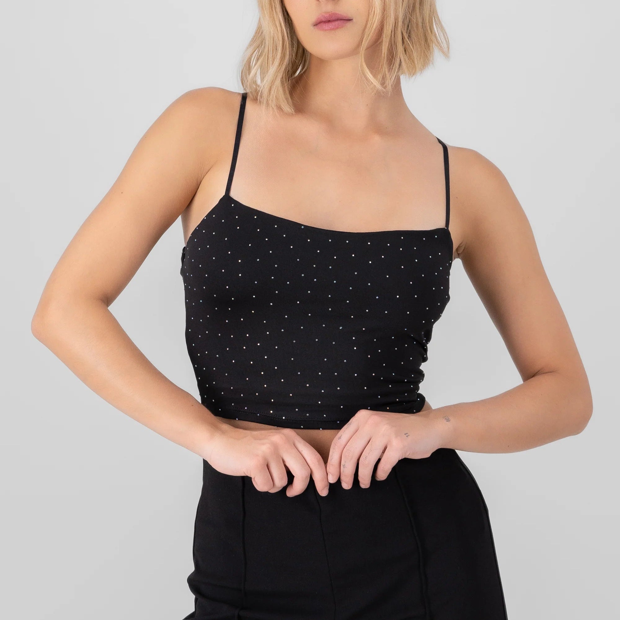 TOP CROP CON COPPE MINI BORCHIETTE