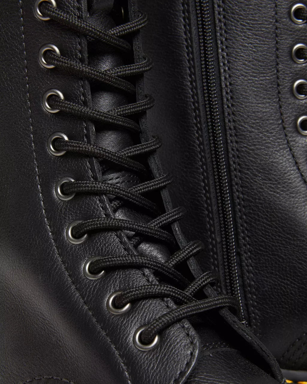 ANFIBIO DR MARTENS 1B99 PELLE PISA TRINGATI A METÀ POLPACCIO