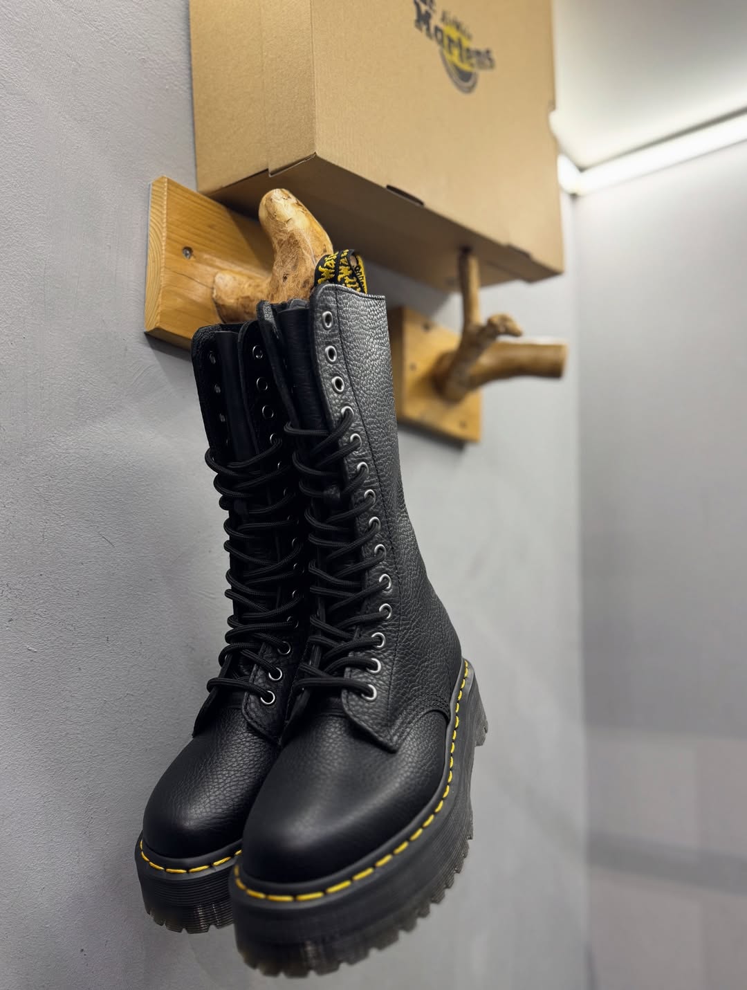 ANFIBIO DR MARTENS 1B99 PELLE PISA TRINGATI A METÀ POLPACCIO