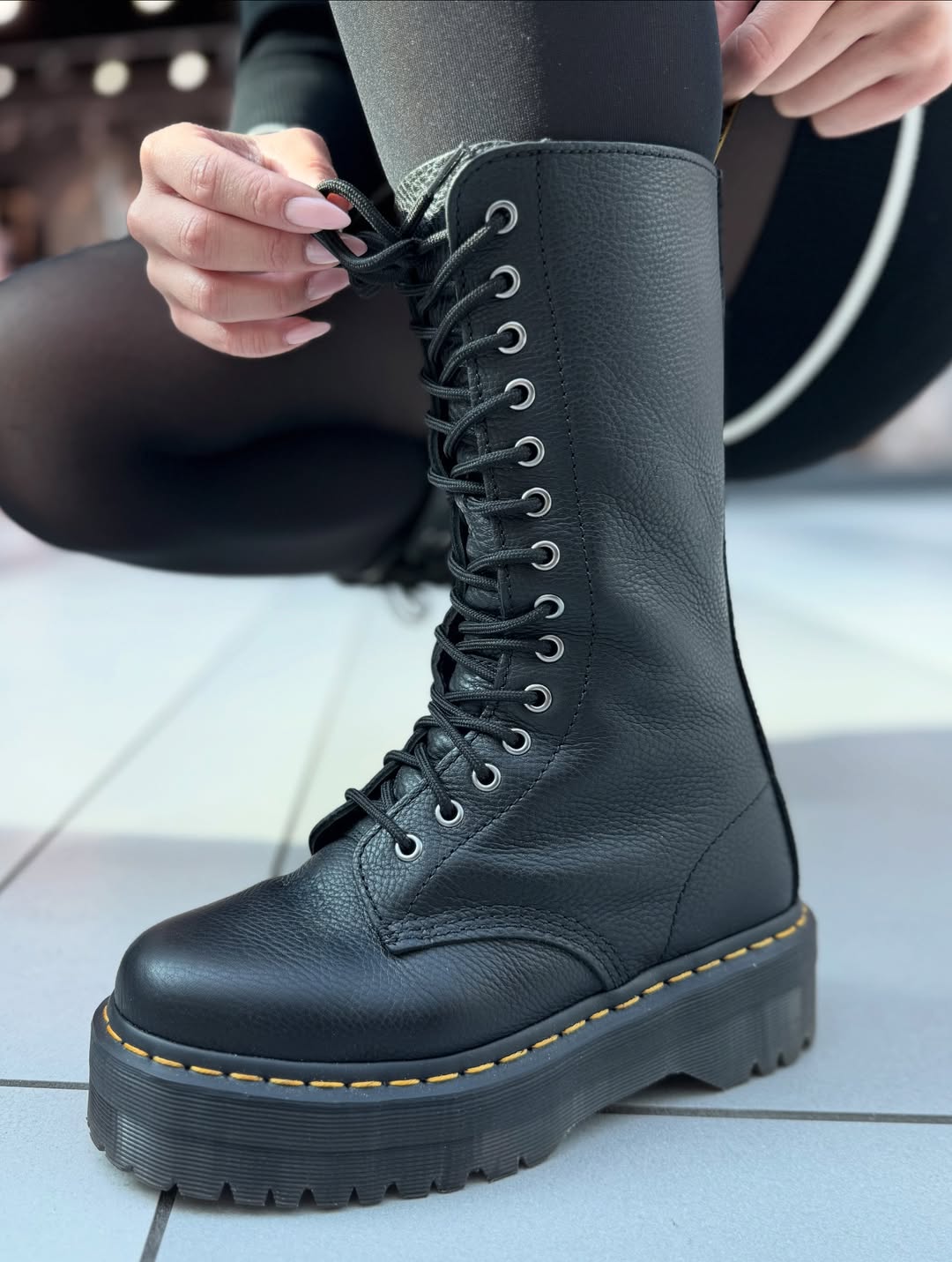 ANFIBIO DR MARTENS 1B99 PELLE PISA TRINGATI A METÀ POLPACCIO