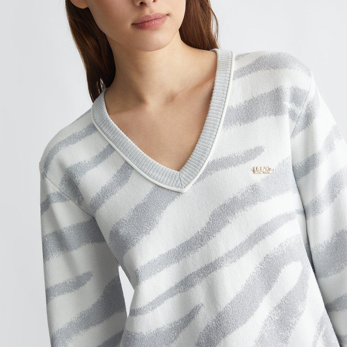 MAGLIA LIUJO SCOLLO V IN LUREX ZEBRA