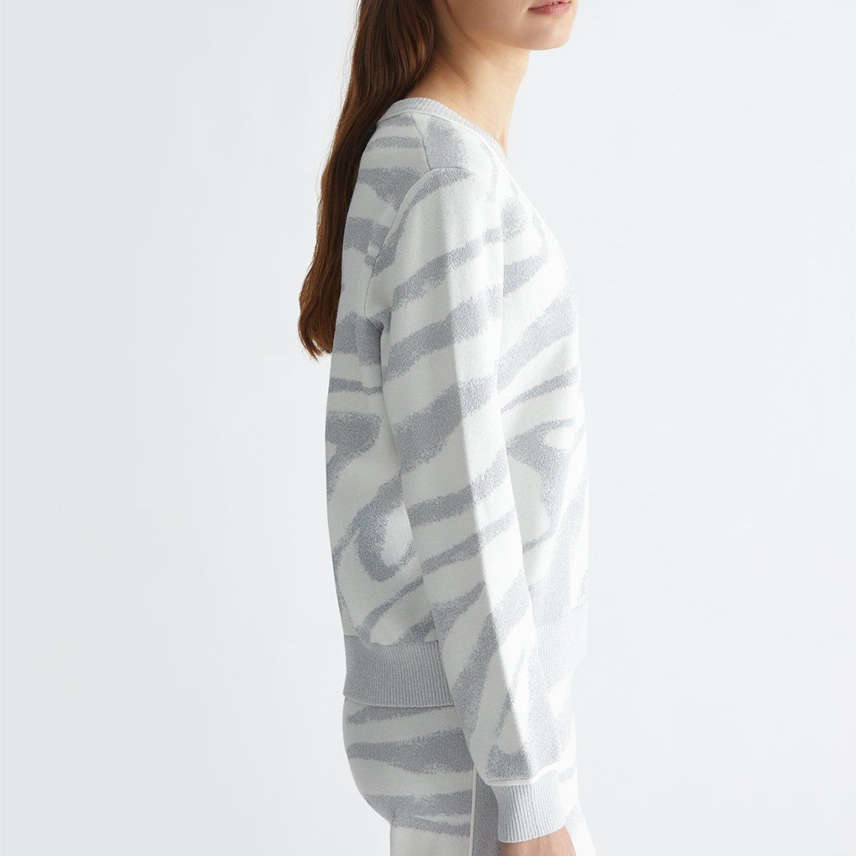 MAGLIA LIUJO SCOLLO V IN LUREX ZEBRA