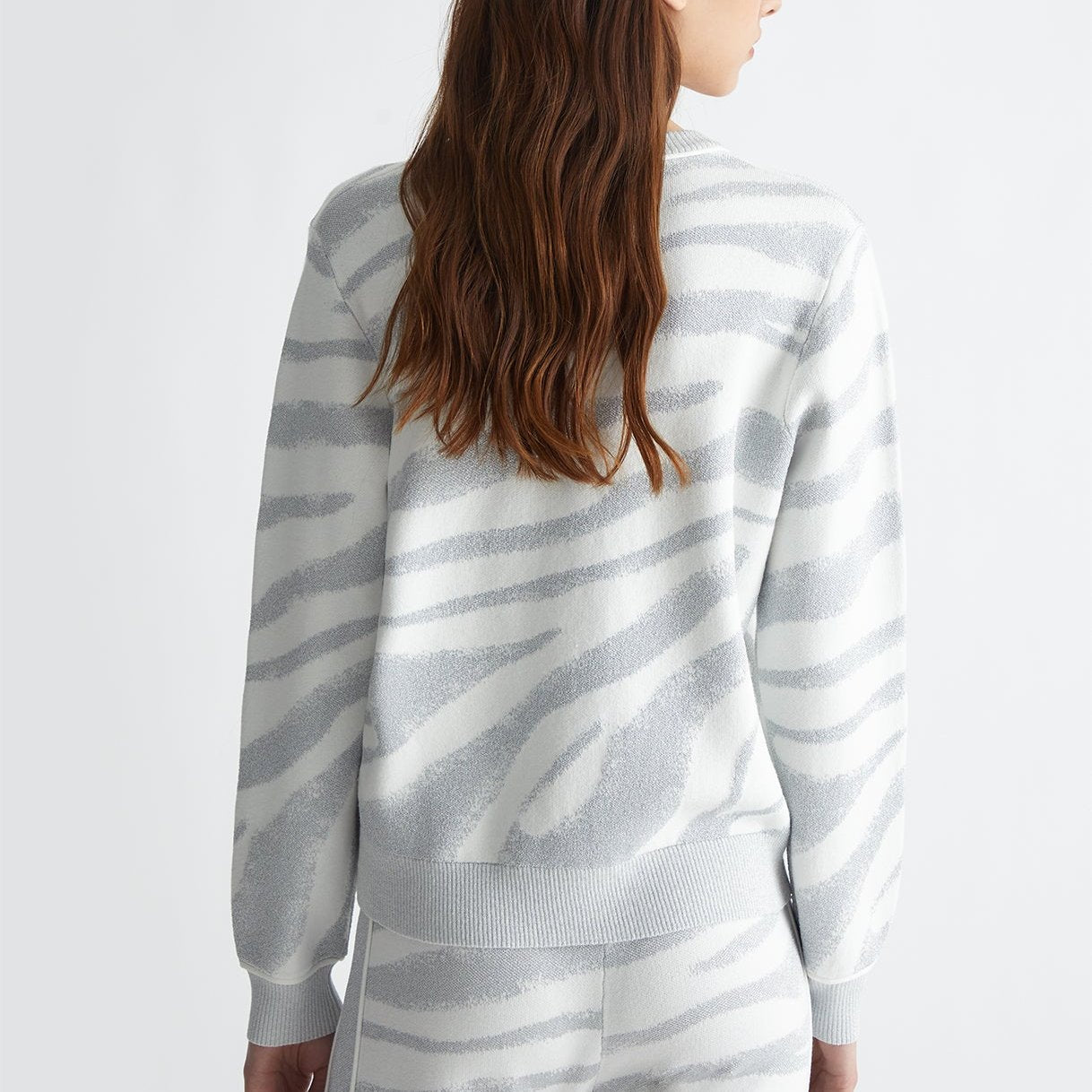 MAGLIA LIUJO SCOLLO V IN LUREX ZEBRA