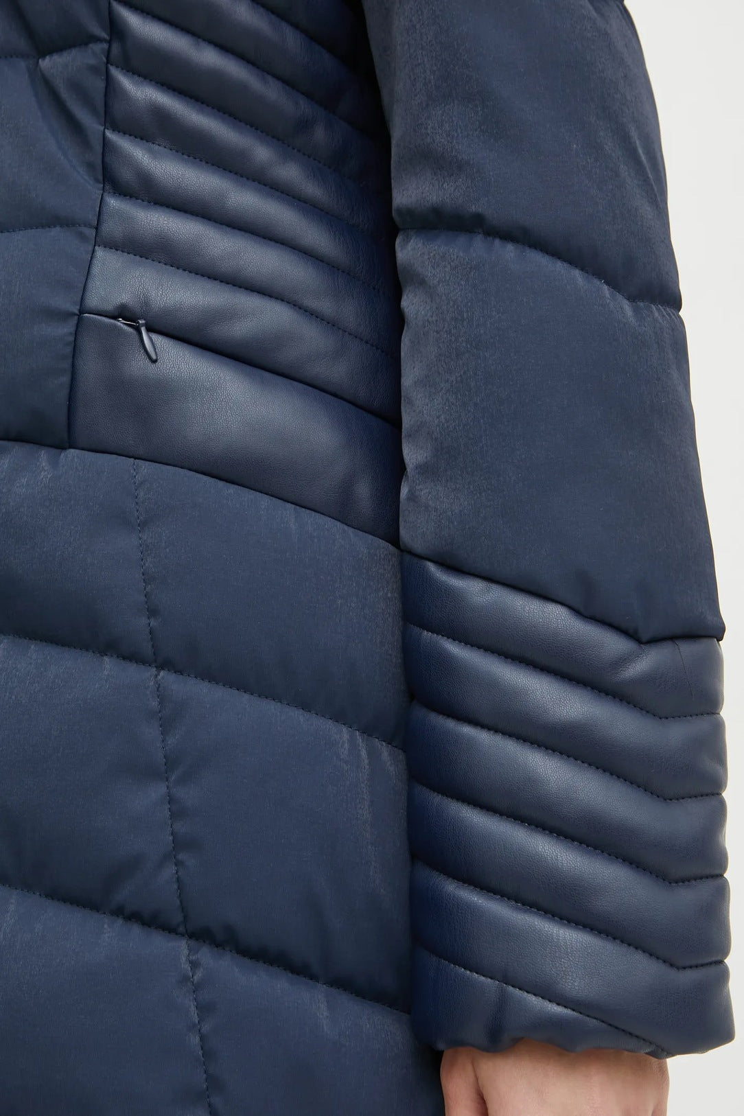 PIUMINO GUESS NEW OXANA