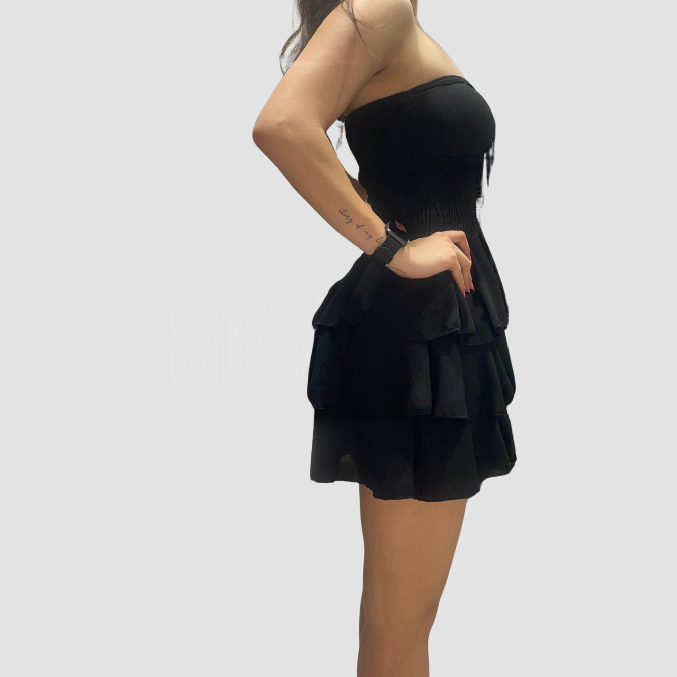 ABITO A FSCIA CON GONNA A BALZE