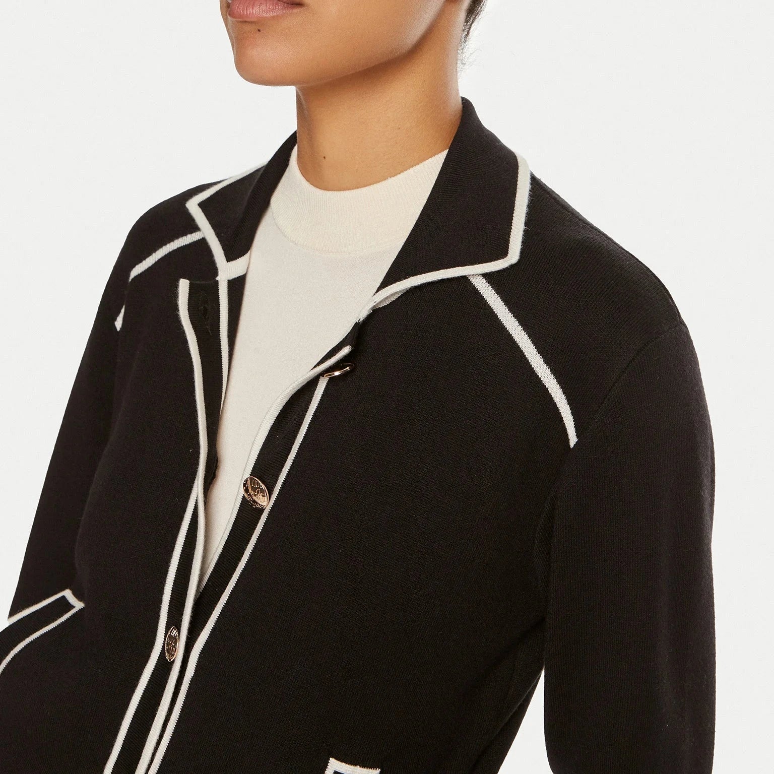 CARDIGAN LIUJO IN MAGLIA CON BOTTONI E COLLETTO CHAN