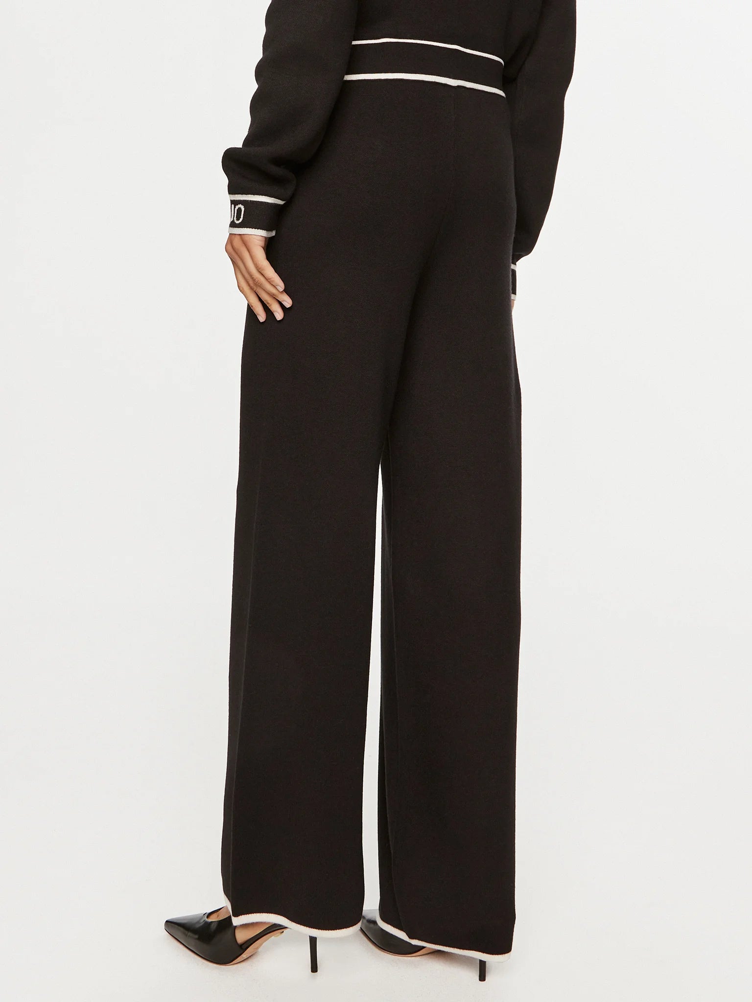 PANTALONE LIUJO IN MAGLIA CON BOTTONI E LACCIO CHAN