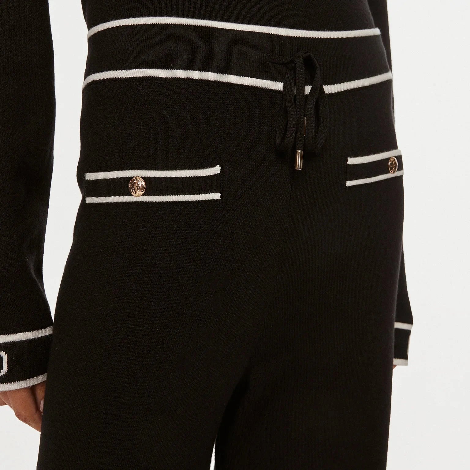 PANTALONE LIUJO IN MAGLIA CON BOTTONI E LACCIO CHAN