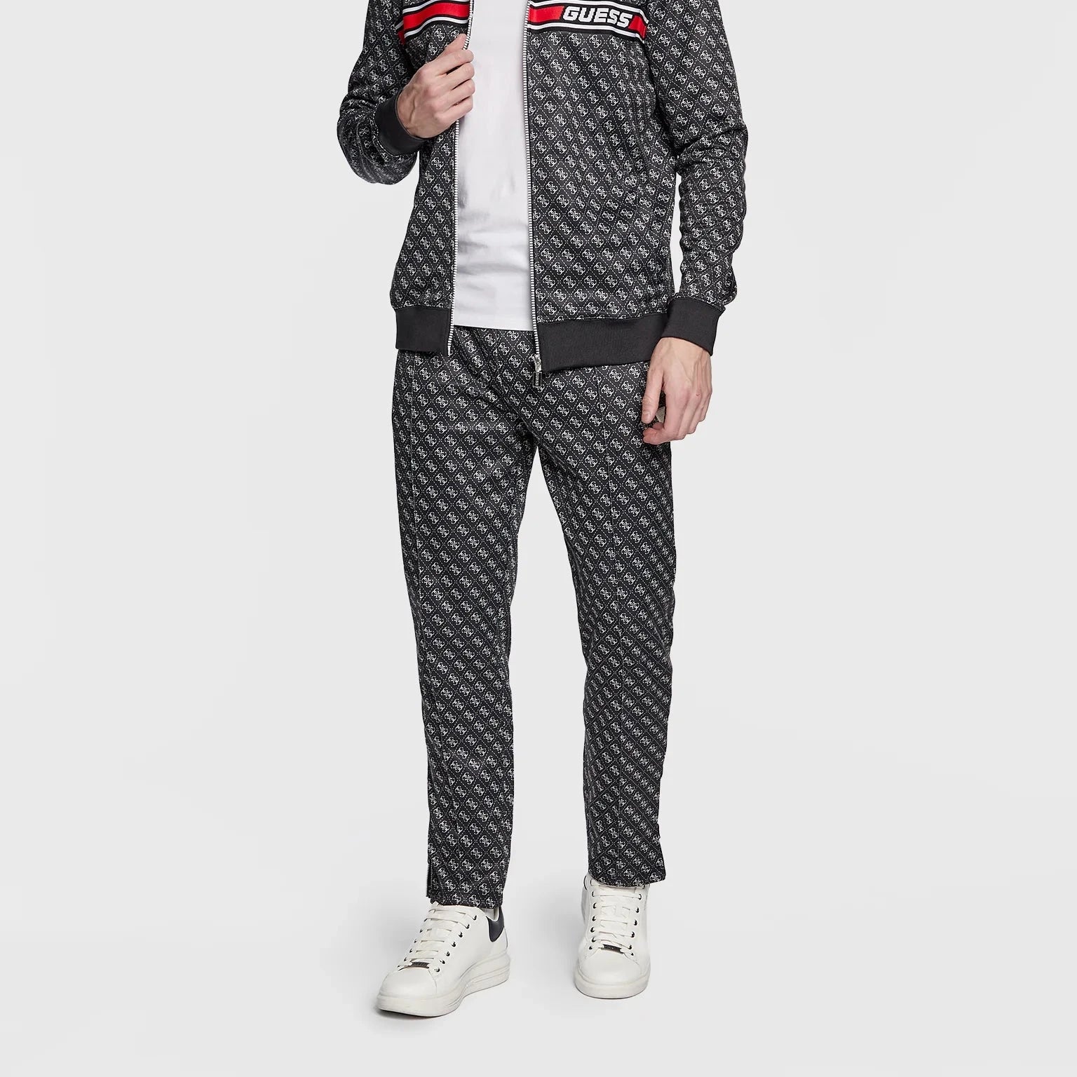 PANTALONE GUESS KORBIN IN FELPA