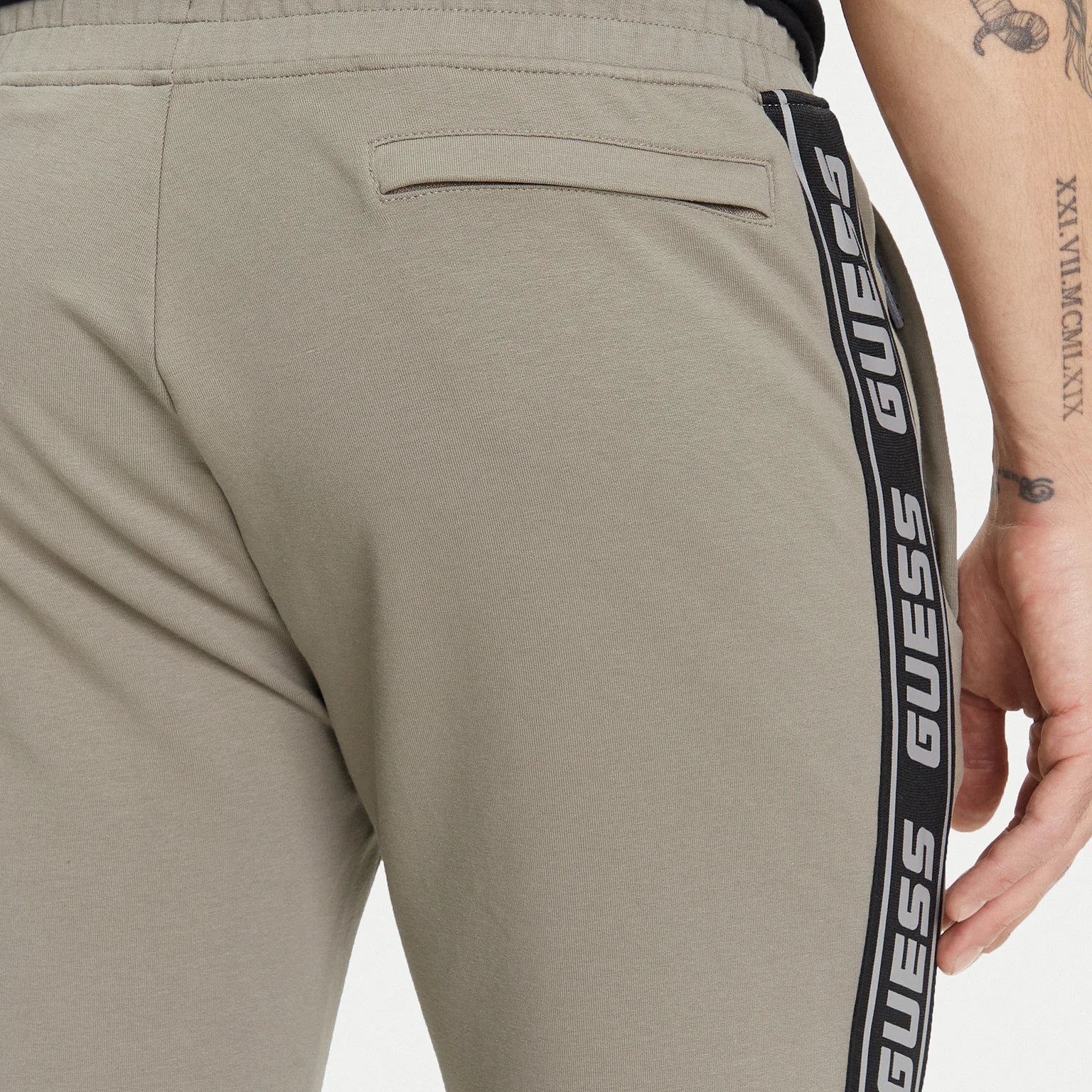 PANTALONE GUESS NEW ARLO BANDA GUESS