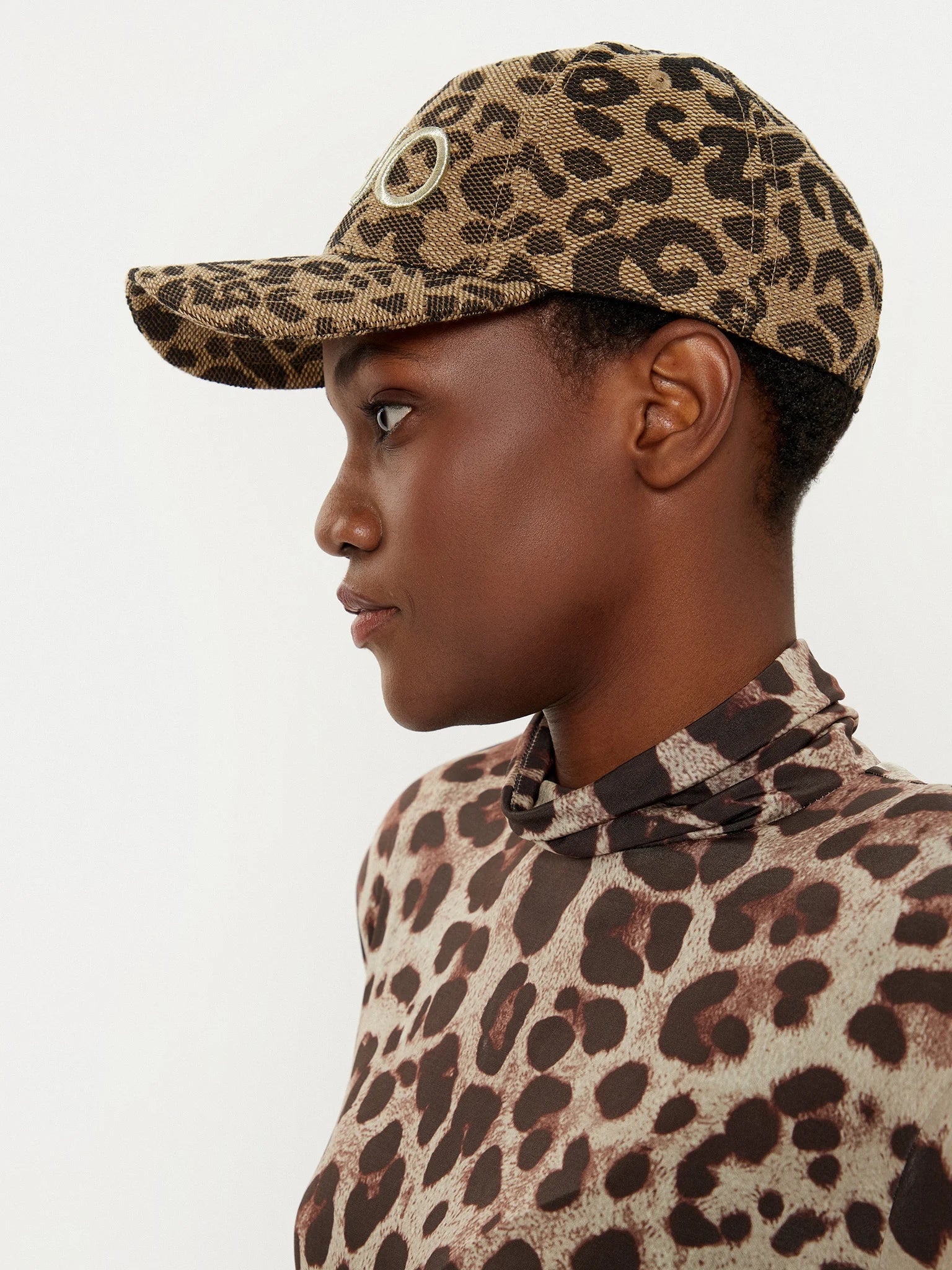 CAPPELLO LIUJO VISIERA LOGO ANIMALIER