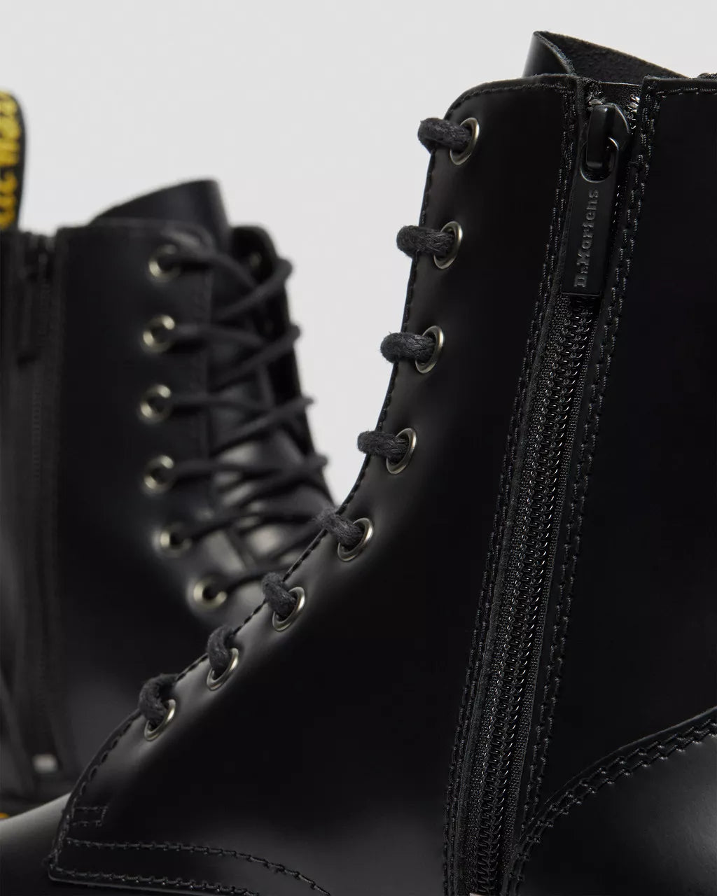 ANFIBIO DR. MARTENS JADON PLATFORM QUAD 8FORI NERO