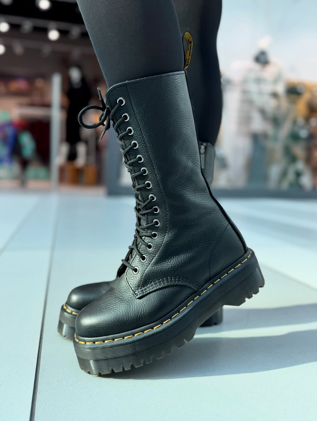 ANFIBIO DR MARTENS 1B99 PELLE PISA TRINGATI A METÀ POLPACCIO