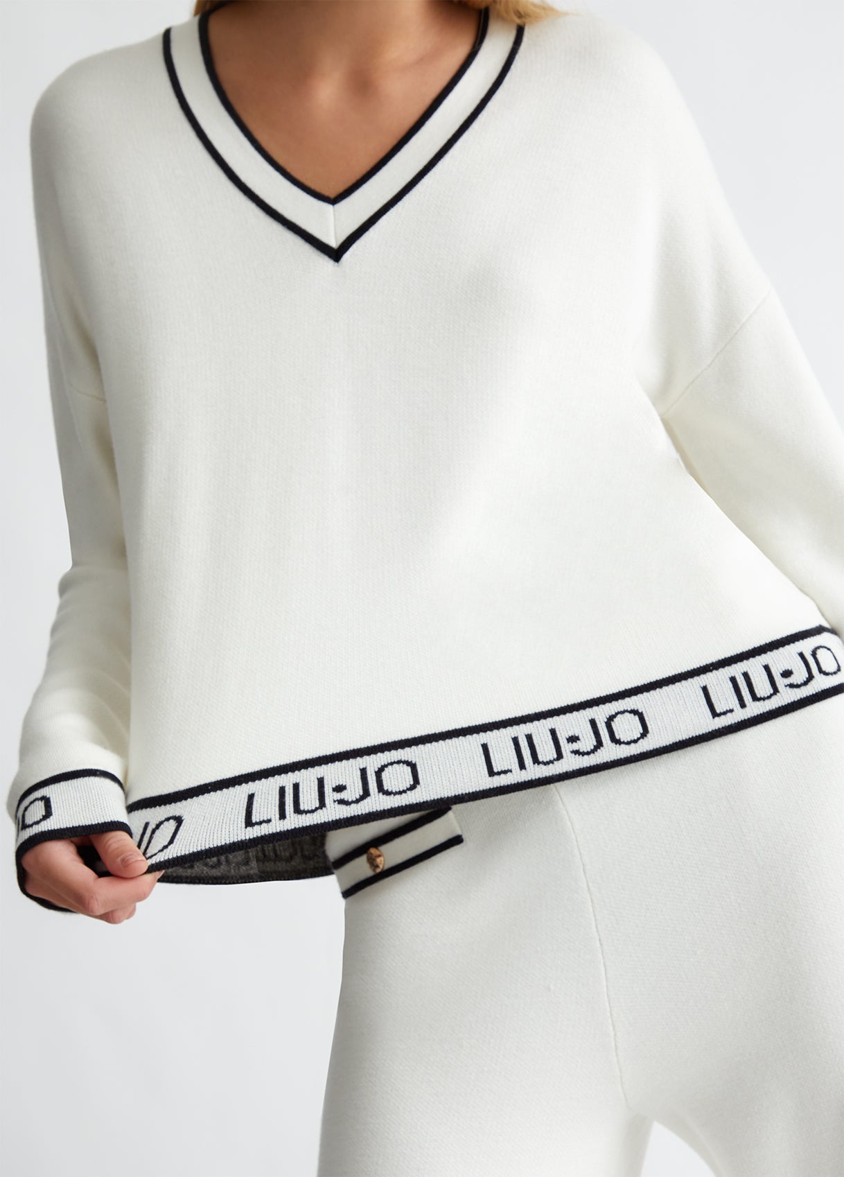 MAGLIA LIUJO IN MAGLIA SCOLLO V CHAN