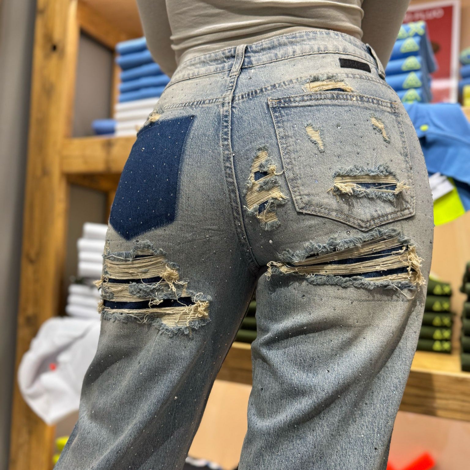 JEANS SEM BIANCA A PALAZZO CON STRASS E ROTTURE RETRO