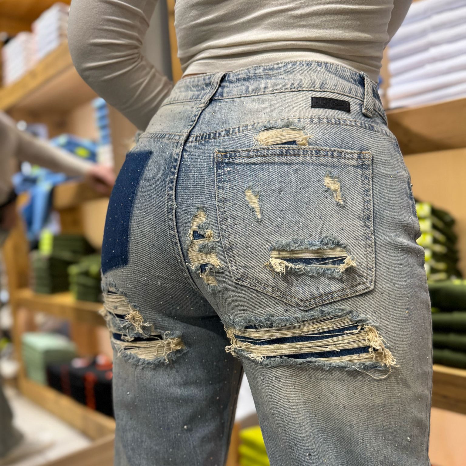 JEANS SEM BIANCA A PALAZZO CON STRASS E ROTTURE RETRO
