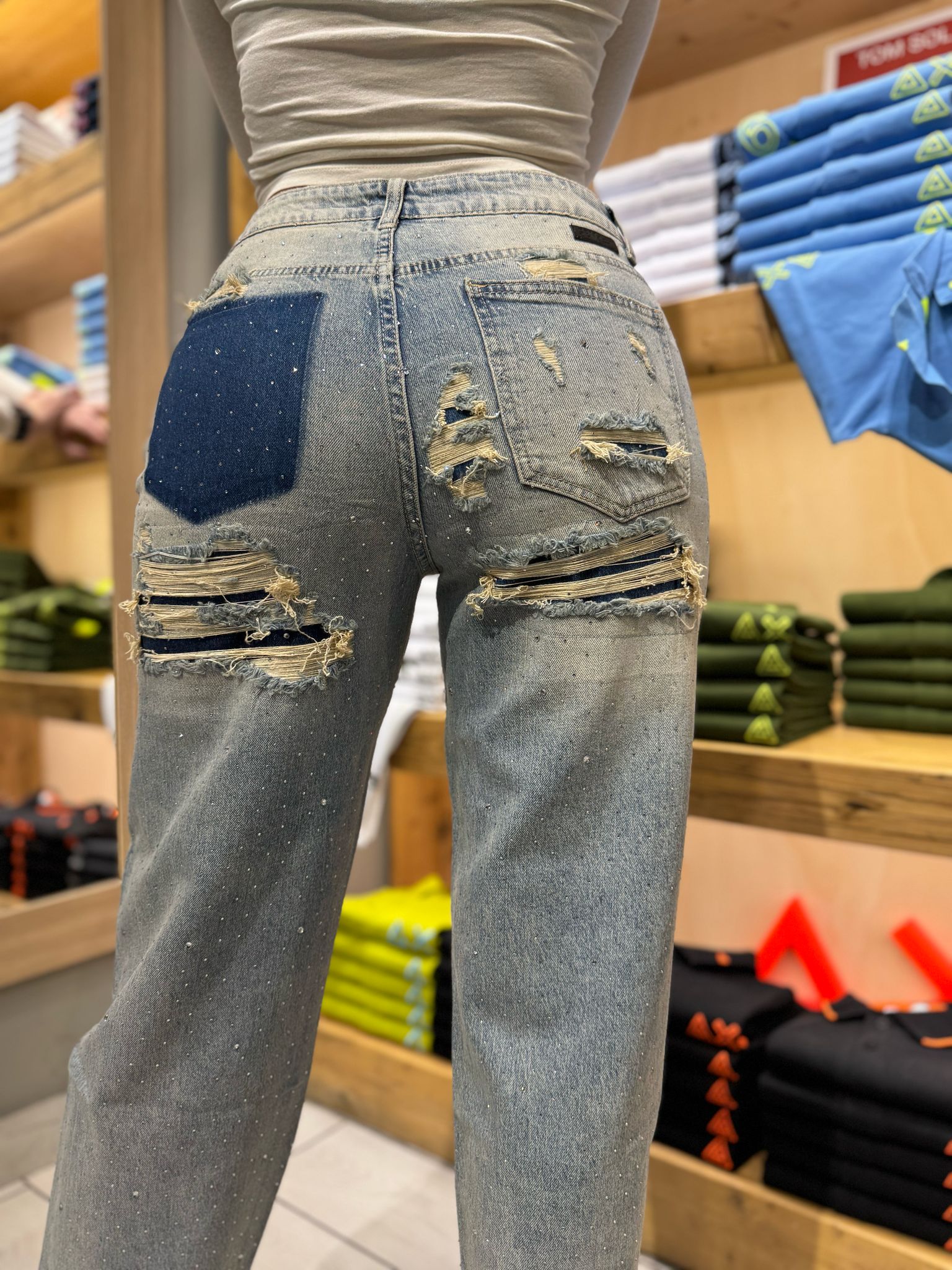 JEANS SEM BIANCA A PALAZZO CON STRASS E ROTTURE RETRO