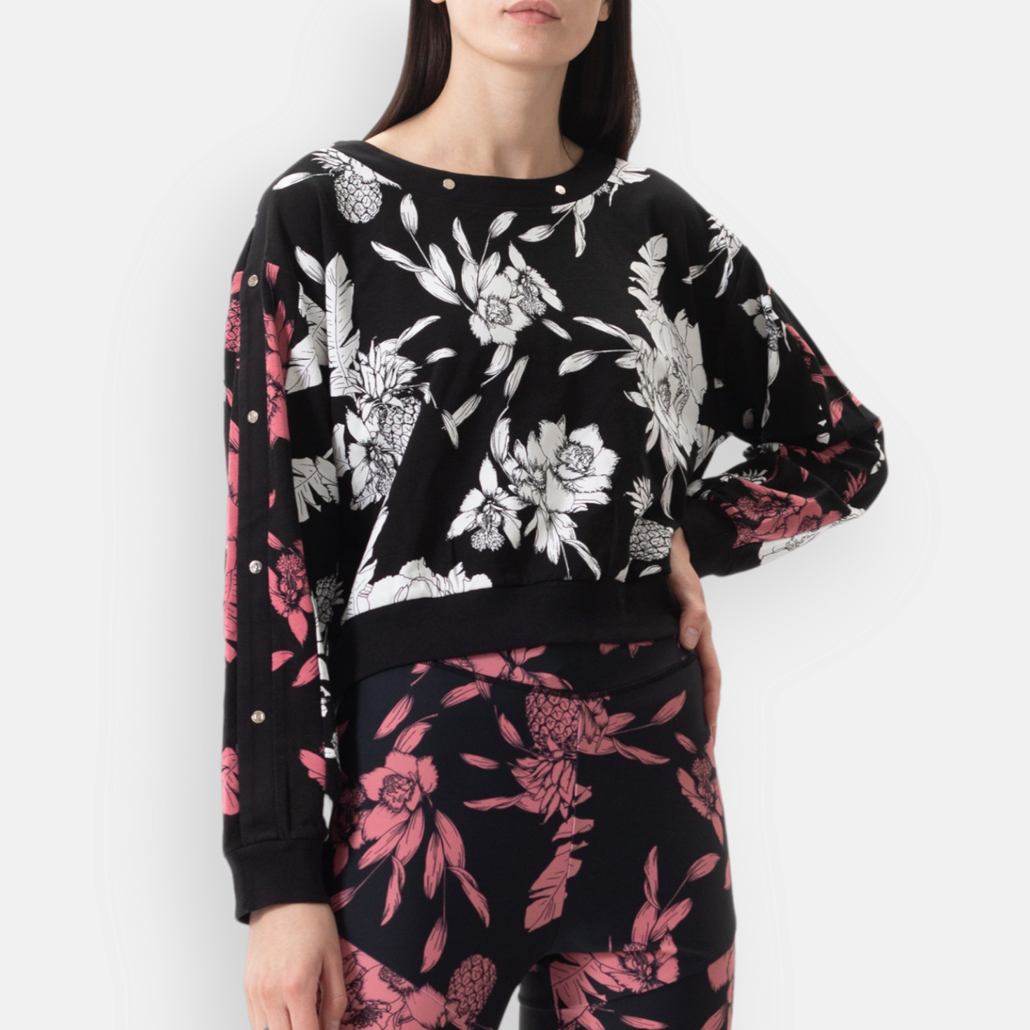 FELPA LIUJO CHIUSA CON BORCHIE CROP FLOWERS