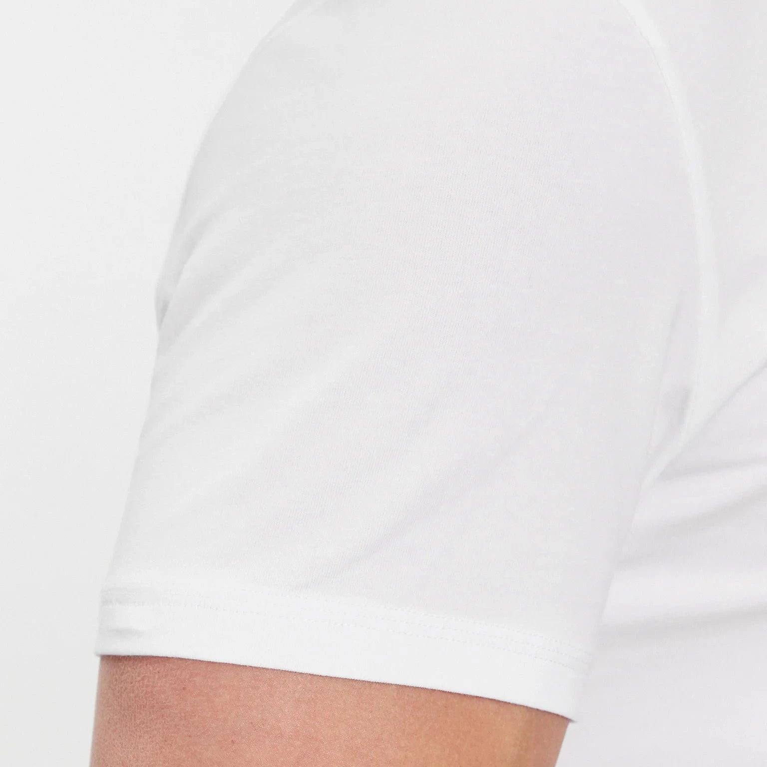 TSHIRT GUESS CALEB HERO BASIC MINILOGO TRIANGOLO SLIM FIT