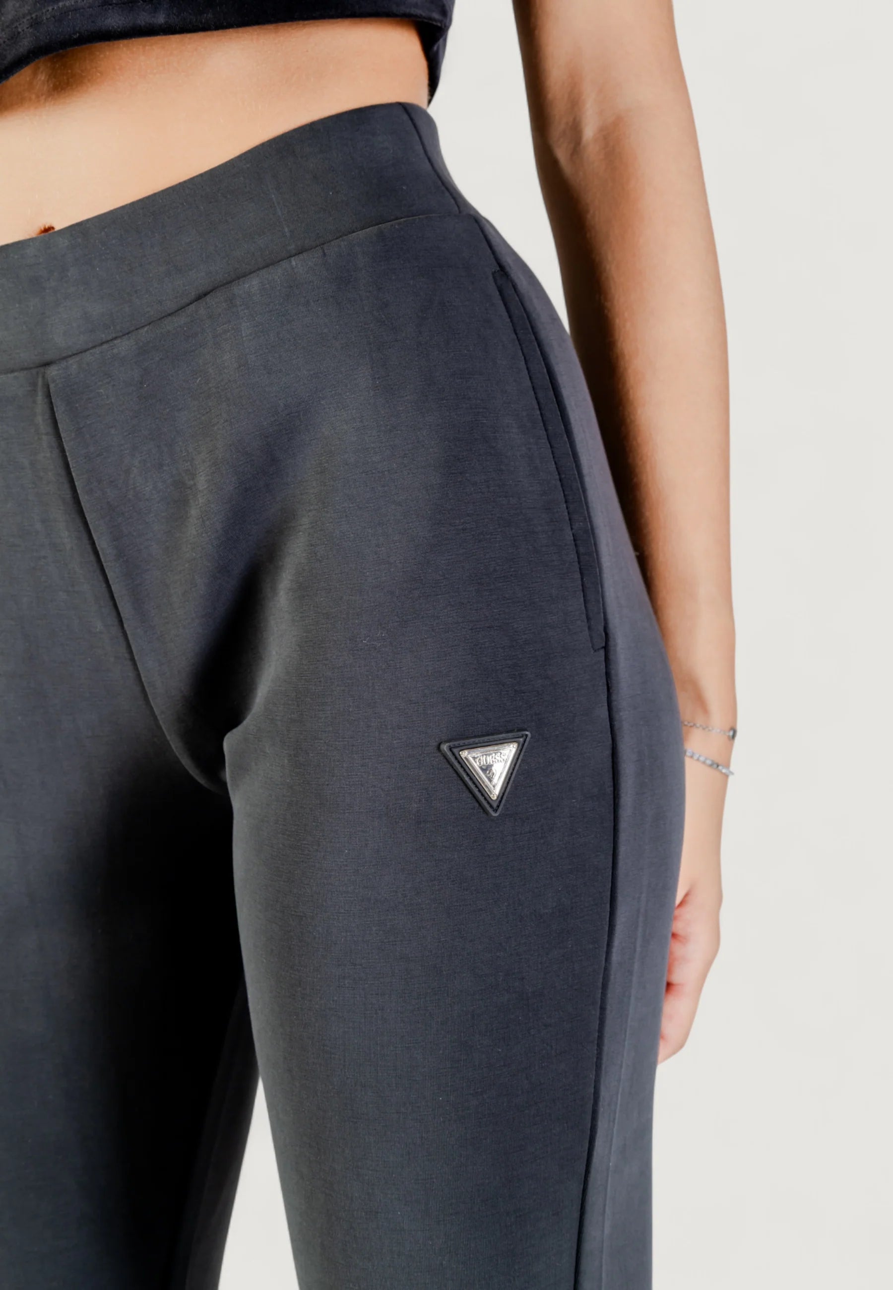 PANTALONE GUESS OLYMPE LONG CON POLSINO SUL FONDO