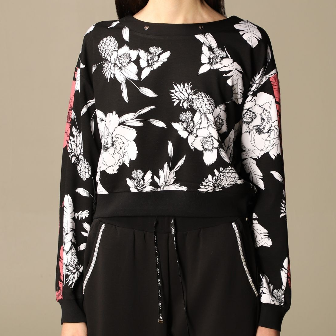 FELPA LIUJO CHIUSA CON BORCHIE CROP FLOWERS